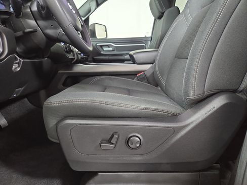 Certified 2025 RAM 1500 Big Horn AWD/4WD image 32