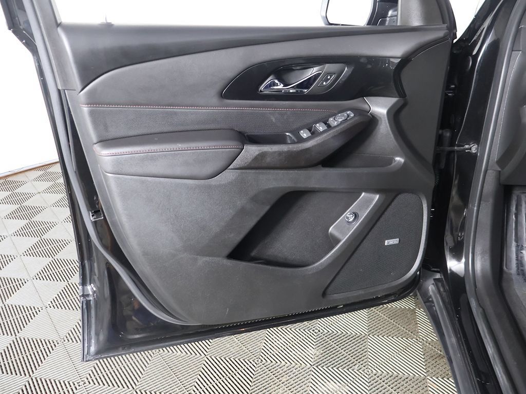 Used 2023 Chevrolet Traverse RS AWD/4WD image 28