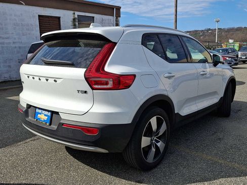 Used 2020 Volvo XC40 T5 Momentum image 4