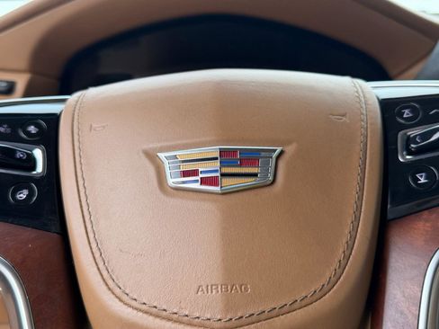 Used 2016 Cadillac Escalade Platinum AWD/4WD image 27