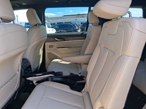 Used 2023 Jeep Grand Cherokee L Limited w/ Trailer Tow Group (B) AWD/4WD image 19