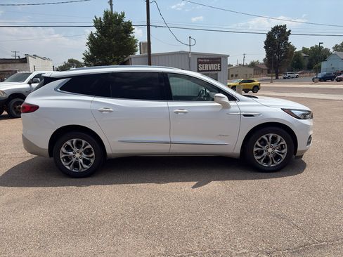 Used 2019 Buick Enclave Avenir w/ Avenir Technology Package AWD/4WD image 16