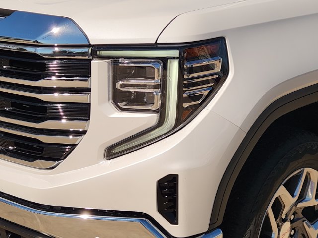 Used 2024 GMC Sierra 1500 SLT AWD/4WD image 6