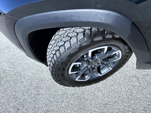 Certified 2025 Chevrolet Equinox ACTIV w/ Safety and Technology Package AWD/4WD image 23
