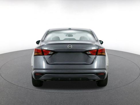 Used 2025 Nissan Altima 2.5 SV FWD image 9