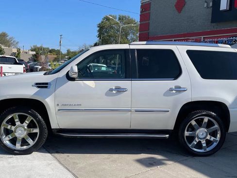 Used 2007 Cadillac Escalade AWD w/ Information Package image 10