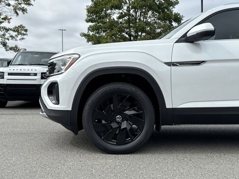 New 2026 Volkswagen Atlas Cross Sport SE FWD image 16
