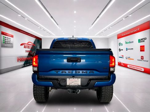 Used 2018 Toyota Tacoma TRD Sport AWD/4WD image 6