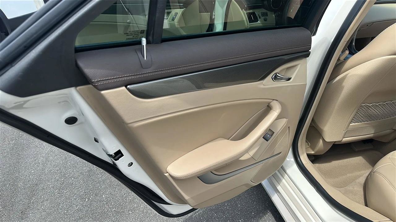 Used 2013 Cadillac CTS Luxury RWD image 22