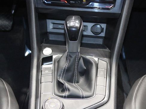 Used 2022 Volkswagen Tiguan SE image 35