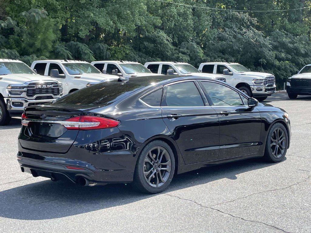 Used 2018 Ford Fusion SE w/ Equipment Group 201A FWD image 8