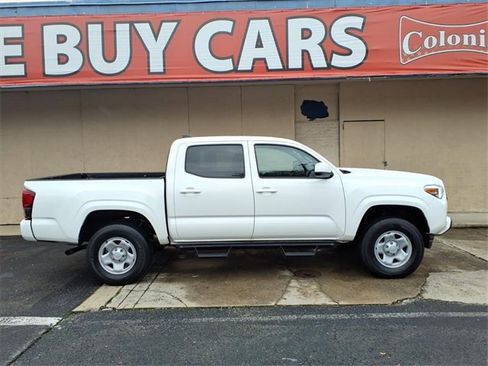 Used 2022 Toyota Tacoma SR image 3
