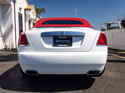 Used 2017 Rolls-Royce Dawn image 21