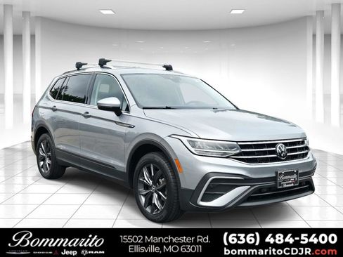 Used 2022 Volkswagen Tiguan SE AWD/4WD image 1