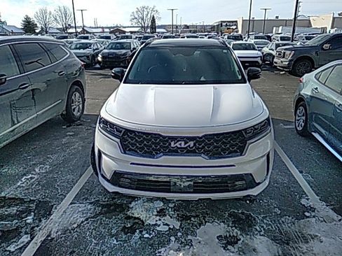 Used 2023 Kia Sorento SX image 2