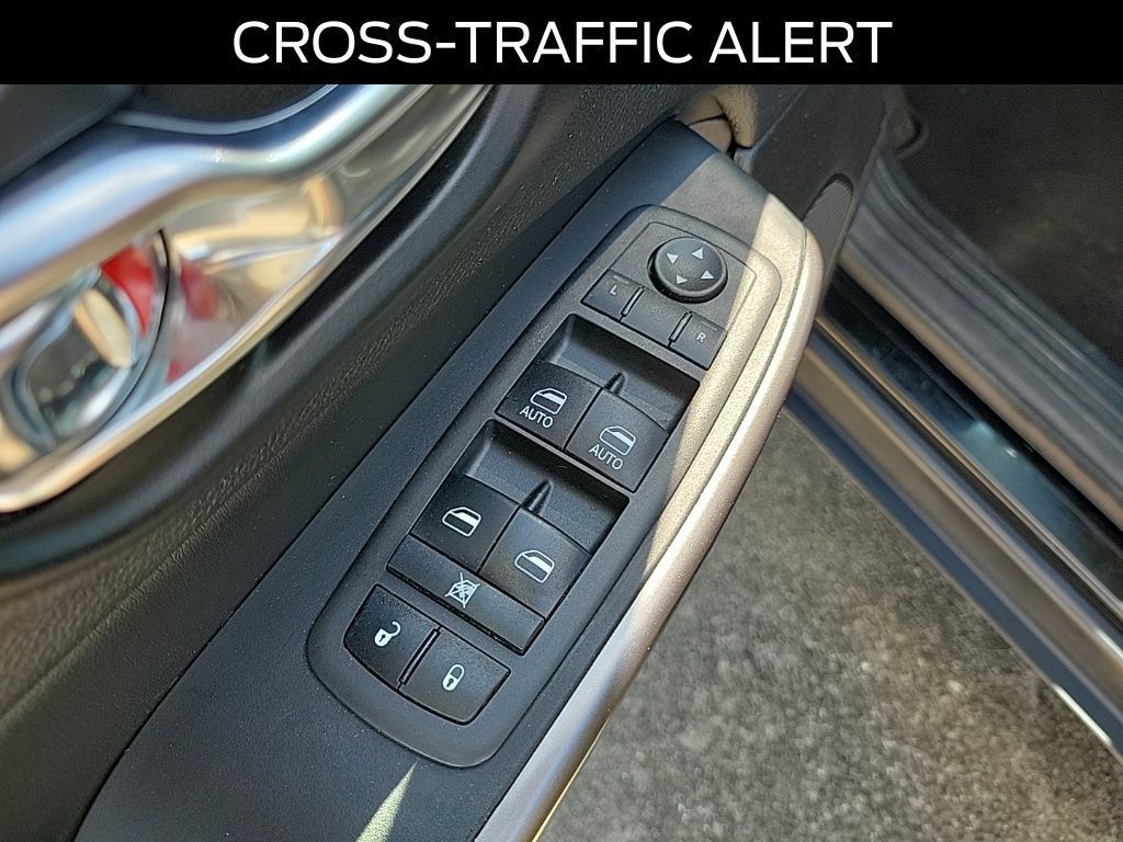Used 2021 Jeep Cherokee Latitude Plus AWD/4WD image 20