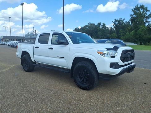 Used 2023 Toyota Tacoma SR AWD/4WD image 7