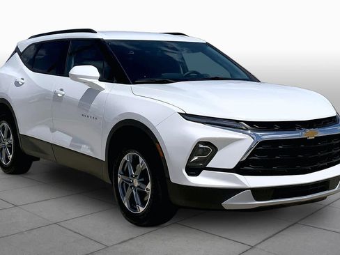 Used 2023 Chevrolet Blazer LT w/ Convenience Package FWD image 3