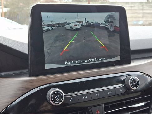 Used 2020 Ford Escape Titanium FWD image 18