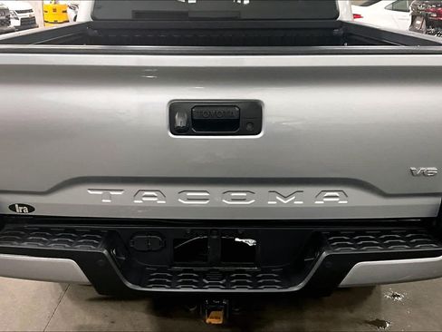 Used 2023 Toyota Tacoma TRD Sport w/ Technology Package AWD/4WD image 31