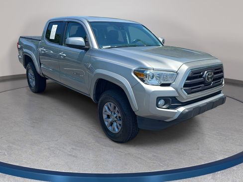 Used 2019 Toyota Tacoma SR5 RWD image 3