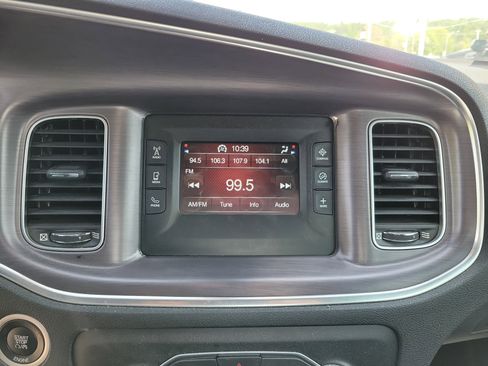 Used 2016 Dodge Charger SE RWD image 9