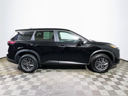 Used 2024 Nissan Rogue S image 9