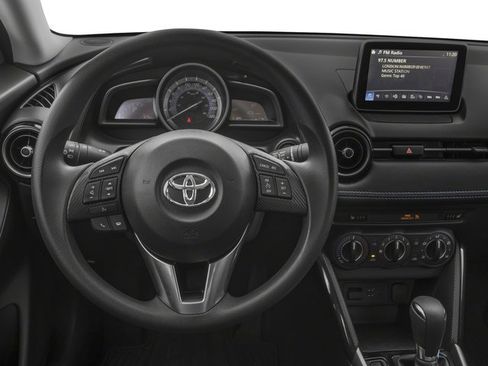 Used 2018 Toyota Yaris iA FWD image 7