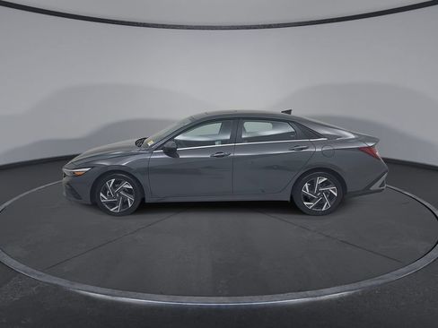 Used 2025 Hyundai Elantra SEL FWD image 11