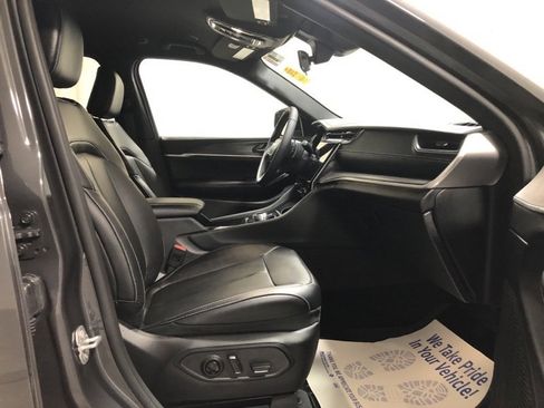 Used 2025 Jeep Grand Cherokee Limited image 13