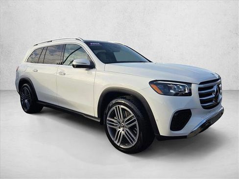 Certified 2025 Mercedes-Benz GLS 450 4MATIC image 3