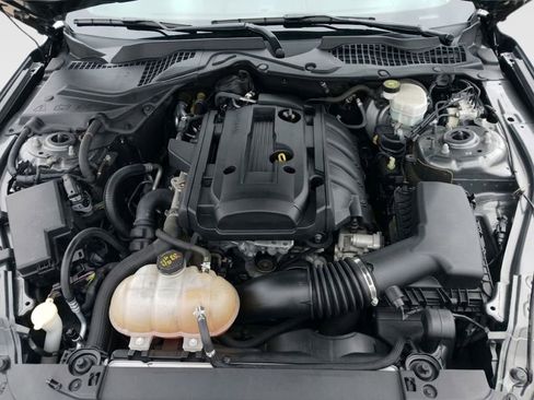 Used 2018 Ford Mustang Premium image 9