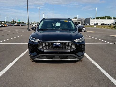 Used 2026 Ford Escape Active w/ Active Premium Tech Pack AWD/4WD image 2
