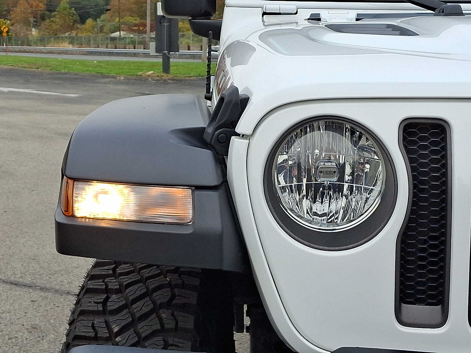 Used 2022 Jeep Wrangler Unlimited Rubicon w/ Cold Weather Group AWD/4WD image 9
