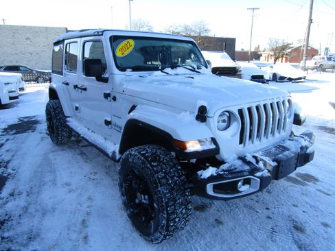 Used 2022 Jeep Wrangler Unlimited Sahara w/ Cold Weather Group image 4