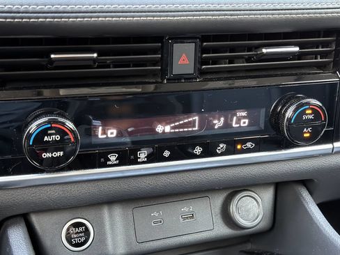 Used 2023 Nissan Rogue SV FWD image 5