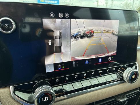 Used 2024 GMC Canyon Denali image 16