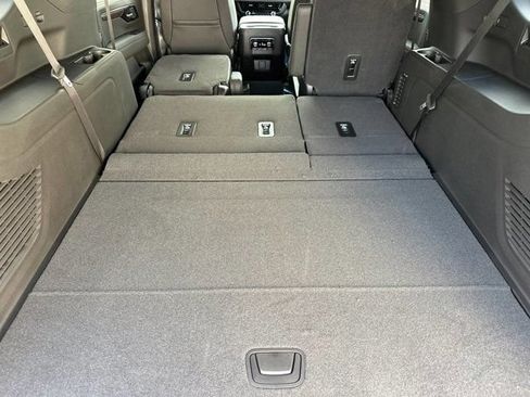 Used 2026 Chevrolet Suburban LT w/ Comfort Package RWD image 18