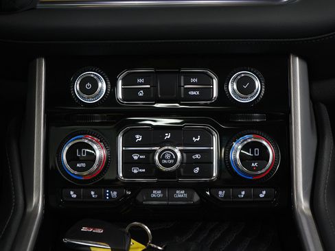 Used 2024 GMC Yukon Denali w/ Advanced Technology Package AWD/4WD image 21