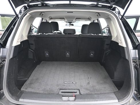 Used 2023 Nissan Rogue S image 11