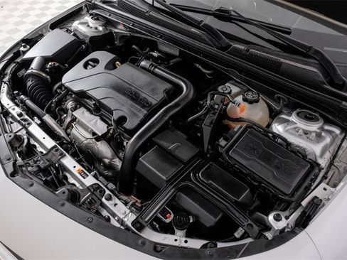 Used 2021 Chevrolet Malibu LT image 47