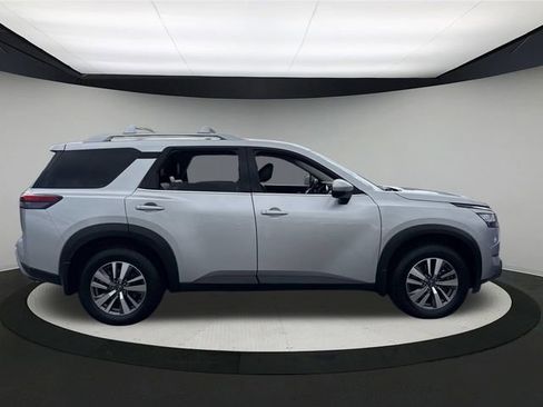 Used 2023 Nissan Pathfinder SL image 5