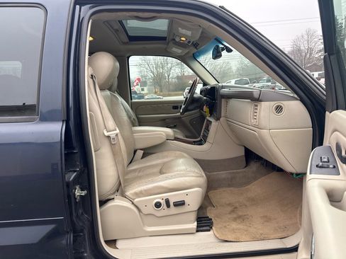 Used 2005 Cadillac Escalade AWD image 11