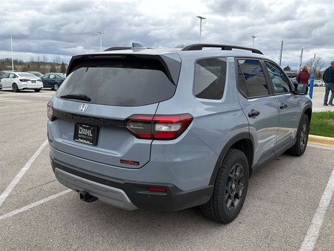 Used 2025 Honda Pilot TrailSport image 16