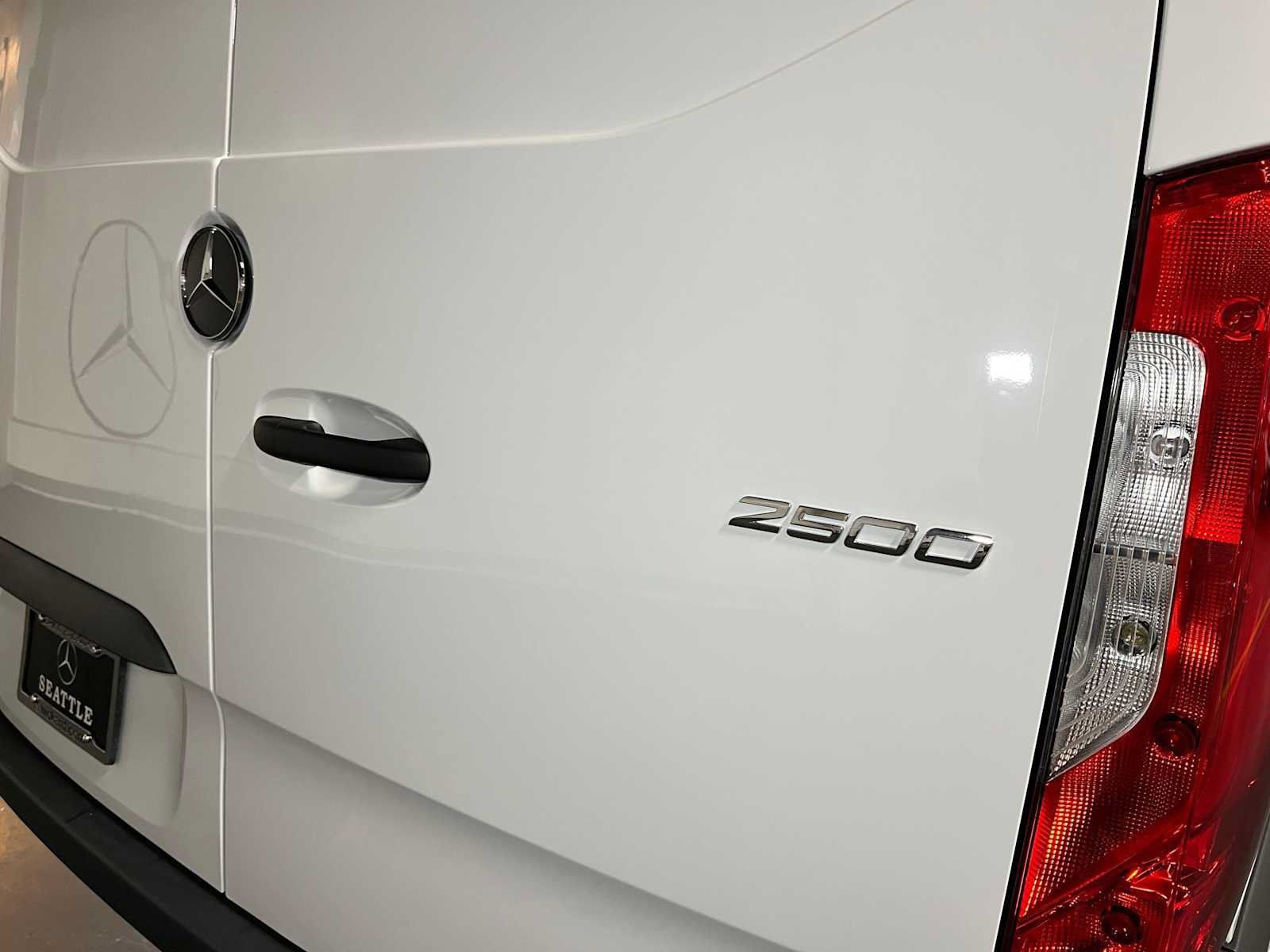 Used 2025 Mercedes-Benz Sprinter 2500 image 16