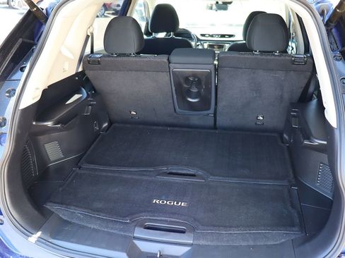 Used 2020 Nissan Rogue SV image 25