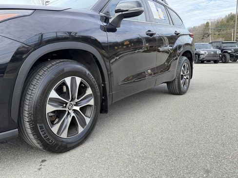 Used 2021 Toyota Highlander XLE image 9