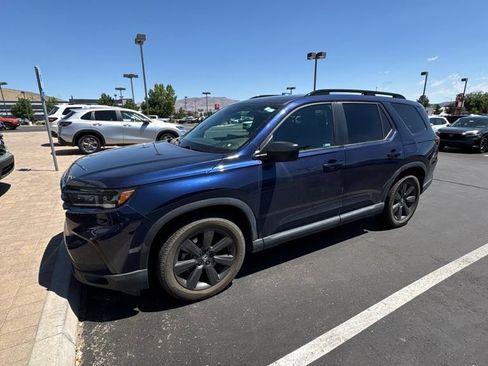 Used 2024 Honda Pilot Sport image 3
