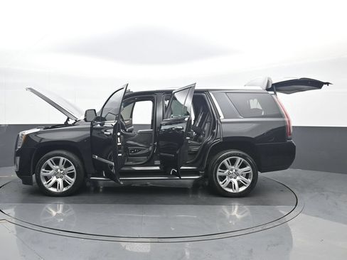 Used 2019 Cadillac Escalade Luxury AWD/4WD image 38