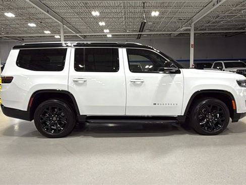 Used 2024 Jeep Wagoneer Series III image 3